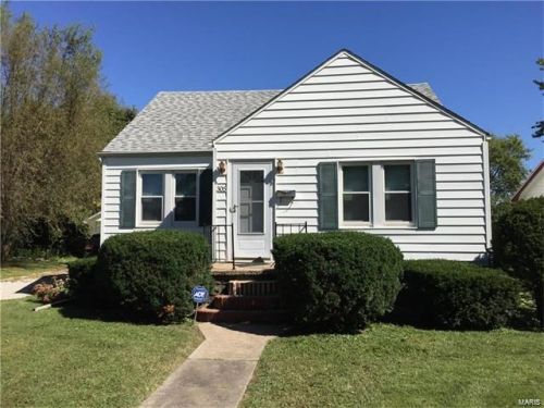 305 Sheridan St, Fort Russell, IL 62010-1539