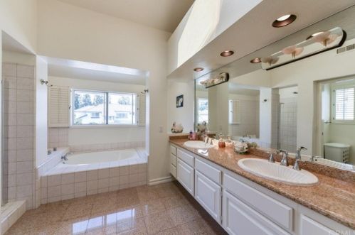 15 Sunrise, Irvine CA  92603-3719 exterior