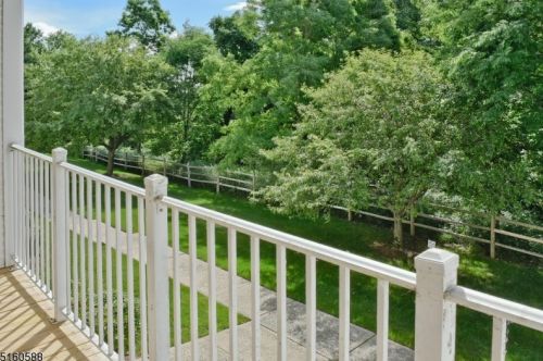 56 Crestview Ln, Mount Arlington, NJ 07856-1362