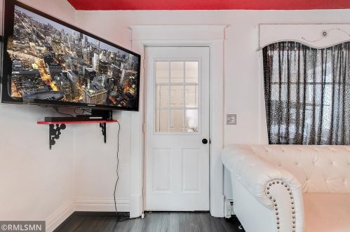 541 Gotzian St, Saint Paul, MN 55106-5333