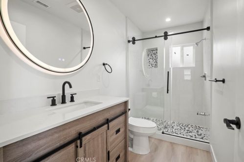 1710 Glenwood Rd, Glendale CA  91201-1812 exterior