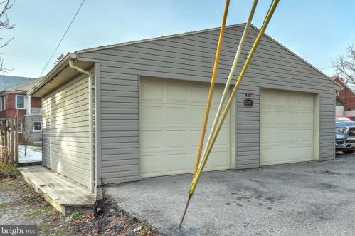 437 Carlisle St, Hanover PA 17331-2188 exterior