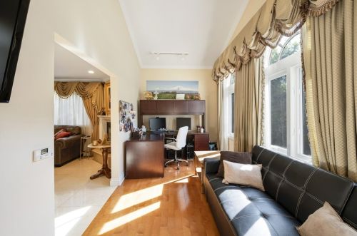 1360 Greenbriar Rd, Glendale CA  91207-1254 exterior
