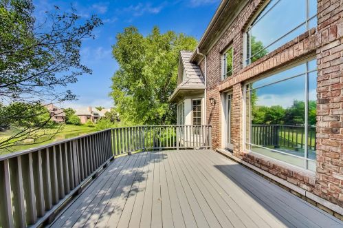 6972 Fieldstone Dr, Willowbrook IL  60527-6969 exterior