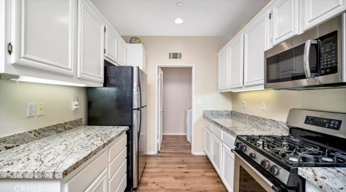 21 Salton, Irvine CA  92602-2425 exterior