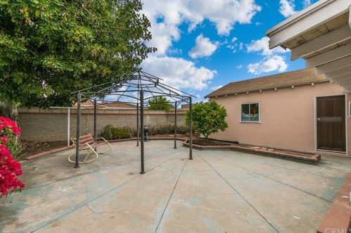 518 Rose St, Anaheim CA  92805-2118 exterior