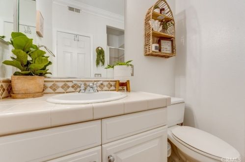 18458 Lakepointe Dr, Riverside CA  92503-0252 exterior