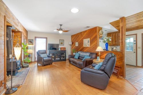 3496 Oyster Bay Ave, Davis, CA 95616-5606