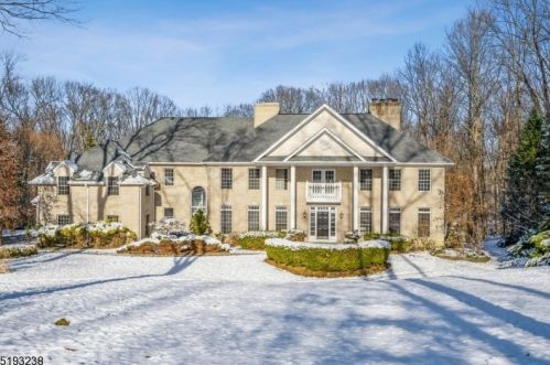 33 Douglas Dr, Sparta, NJ 07871-3040