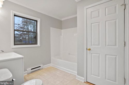 204 Quiet Place Ln, Berkeley Springs WV  25411-6633 exterior