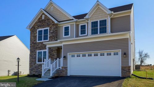 3808 Conifer Ct, York, PA 17406-7236