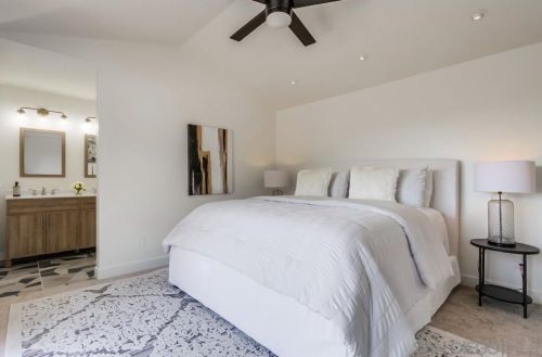 1376 Darwin Dr, Oceanside CA  92056-6618 exterior