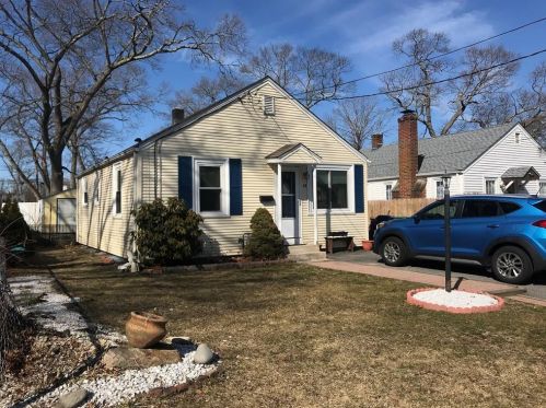 43 Community Rd, Warwick, RI 02889-2205