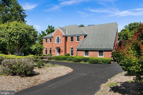 1163 Mill Garden Ct, Great Falls, VA 22066-1845