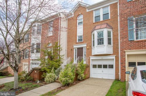 4141 Bancroft Ln, Woodbridge, VA 22192-5148