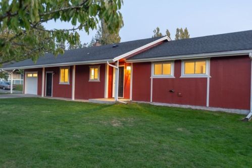 6131 Venus Pl, Ferndale, WA 98248-9240