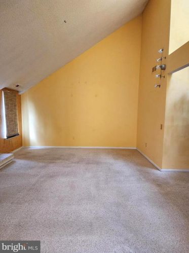 1003 Eagles Chase Dr, Trenton NJ  08648-2556 exterior