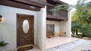 9587 Via Bernardo, Burbank, CA 91504-1207