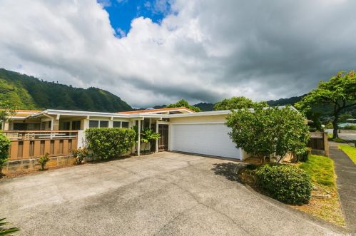 3040 Kanu St, Honolulu, HI 96822-1522