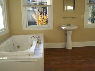 124 Brady St, Savannah GA  31401-8029 exterior
