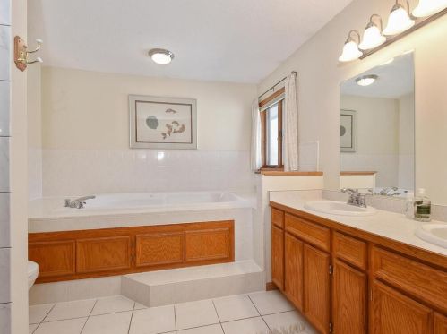 1539 Blackhawk Lk Dr, Saint Paul MN  55122-1258 exterior