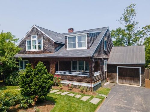 4 Sunset Hill Rd, Middletown, RI 02842-5944