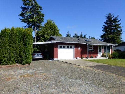 1025 Crestline Dr, Waldport, OR 97394-9213