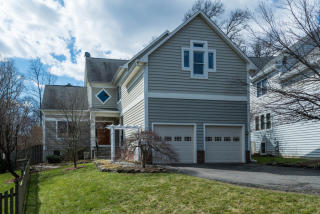 308 Taylor St, Arlington, VA 22204-1445