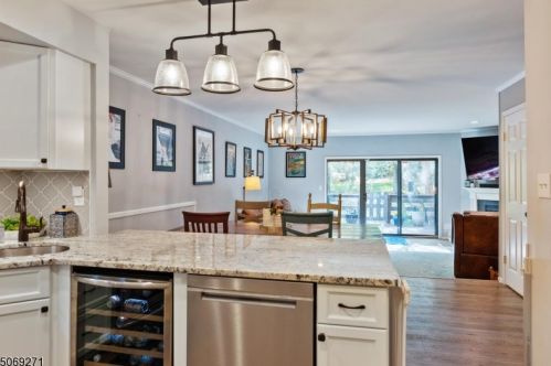 53 Manor Dr, Princeton NJ  08540-1643 exterior