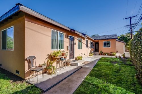 4314 Allott Ave, Van Nuys, CA 91423-3814