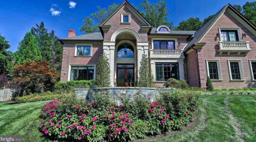 1005 Eaton Dr, Mc Lean, VA 22102-1743