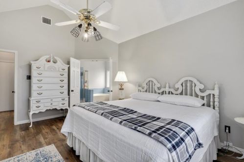 225 Waterford Oaks Dr, Cedar Hill TX 75104-2324 exterior