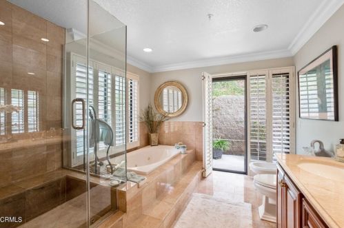 2036 Montecito Dr, Glendale CA  91208-1824 exterior
