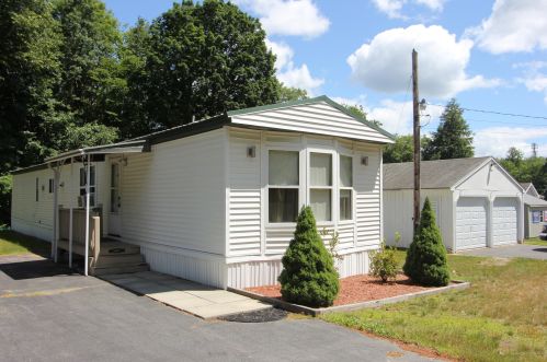 86 Middle Rd, Wales, ME 04280-4222