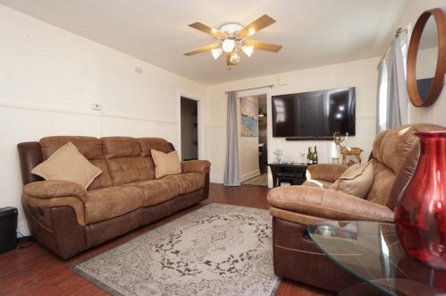 422 Prairie Ave, Providence, RI 02905-2121