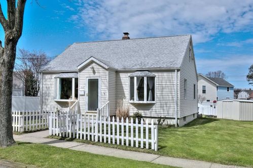 43 Prospect Dr, Milford, CT 06460-4333