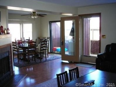 271 Sunwood Dr, Huntington, CT 06484-3885