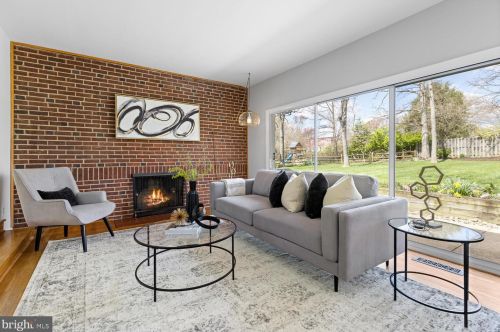 5922 Merritt Pl, Falls Church, VA 22041-2506