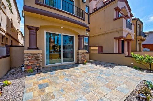 124 9th St, Huntington Beach, CA 92648-5022