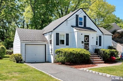 207 Lexington Ave, Dumont, NJ 07628-1733