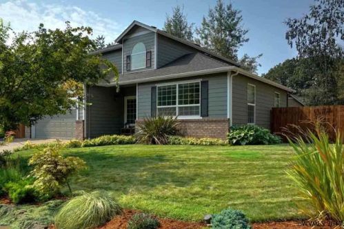 1012 Enstad Ct, Silverton OR  97381-2500 exterior