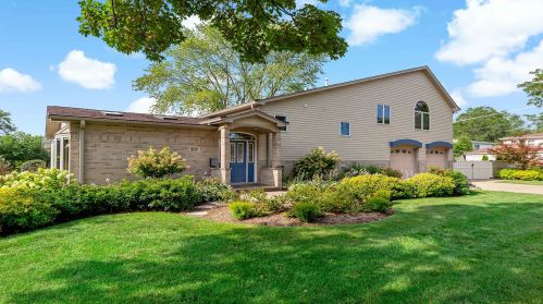 303 Cypress St, Arlington Hts, IL 60005-3223
