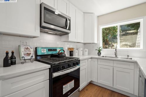 18707 Stanton Ave, Hayward, CA 94546-2713