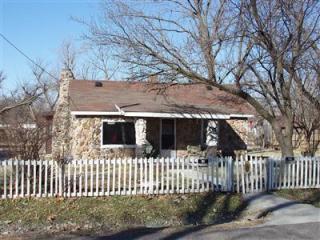 1839 Hillcrest Ave, Springfield MO  65802-1233 exterior