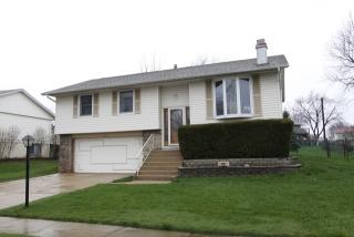 632 Arnold Ave, Streamwood, IL 60107-3016