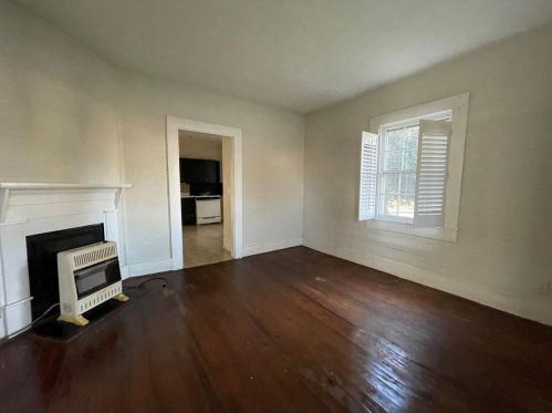 463 State St, Commerce, GA 30529-1919