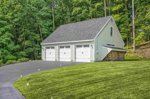 254 Sandown Rd, Chester, NH 03036-4220