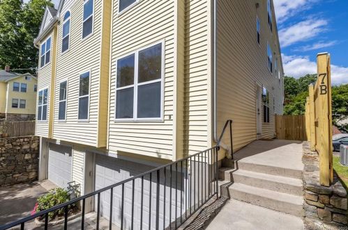 7 Edgewood St, Norwalk CT  06854-4007 exterior