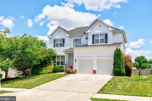 8 Doswell Dr, Fredericksburg, VA 22405-2170
