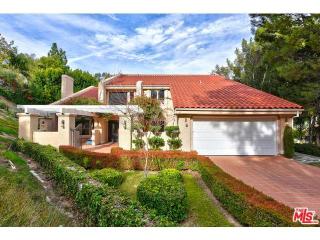 19052 Dorlon Dr, Los Angeles, CA 91356-5051
